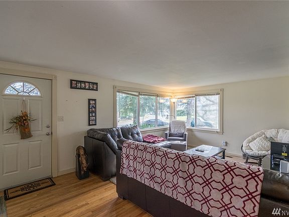 4th image of 2272 Seamount Dr