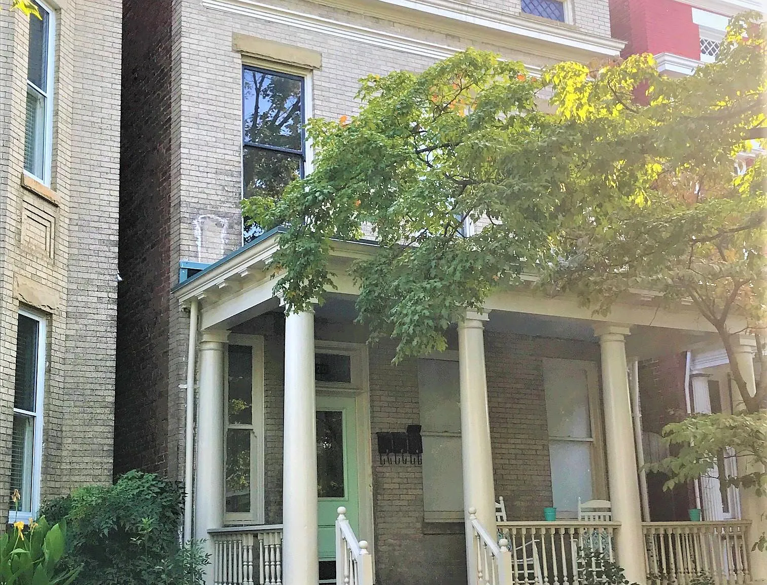 2 bed, 1000 sqft, $1,700 — Photo 2