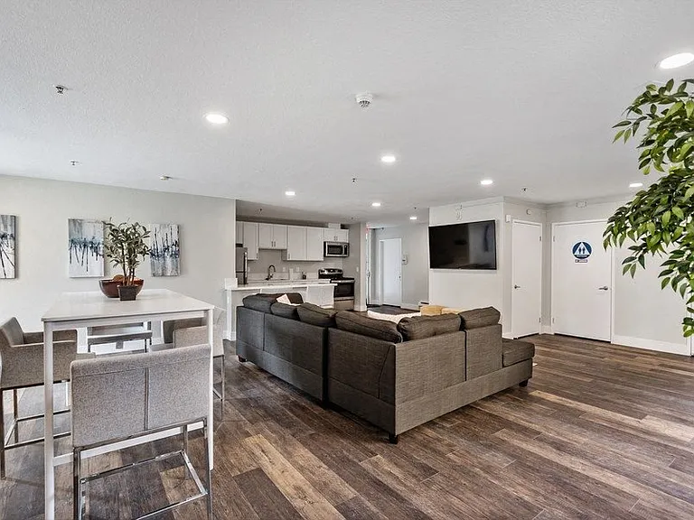 Del Norte Place Apartment Homes — Photo 15