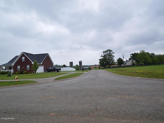 4th image of 155 Oakwood Way