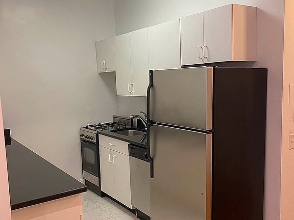 4th image of 425 E 85th St APT 1A