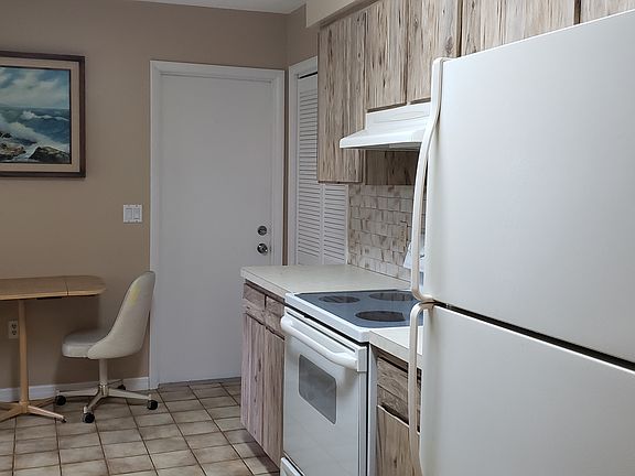 5th image of 2328 Bal Harbour Dr