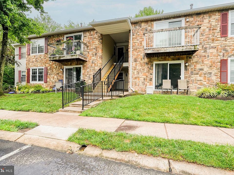1st image of 33 Coral Tree Ct
