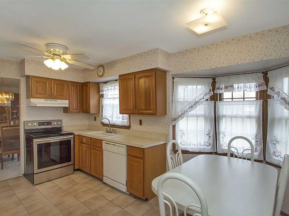 3rd image of 5 Spyglass Ln
