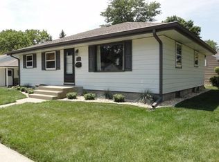 W170N8519 Lloyd Ave, Menomonee Falls, WI 53051