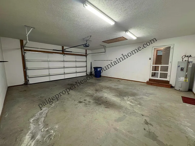 313 Bomber Blvd — Photo 8