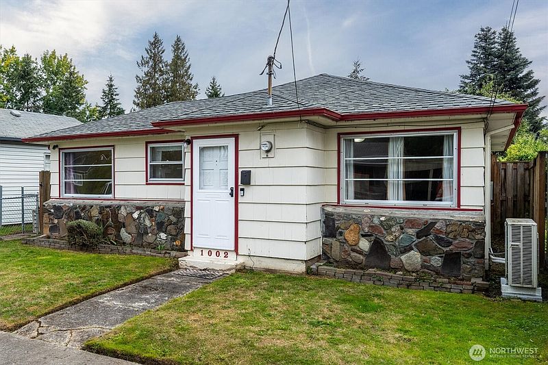 2nd image of 1002 N 10th Avenue
