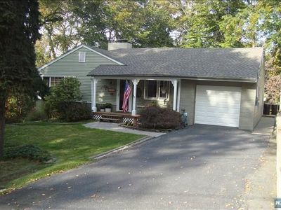 19 Oneida Ave, Oakland, NJ, 07436