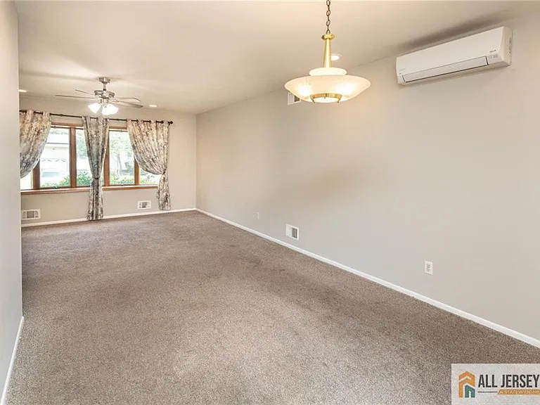 10 Eardley Rd — Photo 11