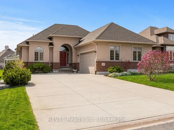 32 Magnolia Ln, Welland, ON L3B 6H9
