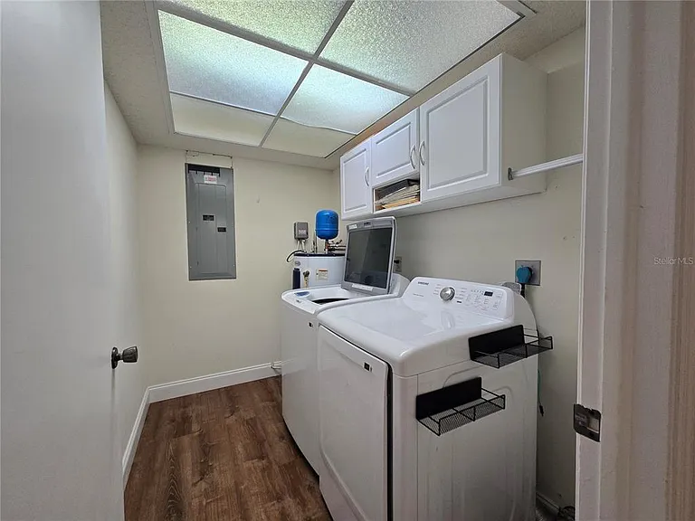 300 Cypress Creek Cir — Photo 23