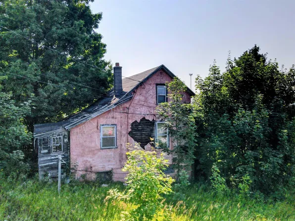 49032 Military Rd, Hancock, MI 49930