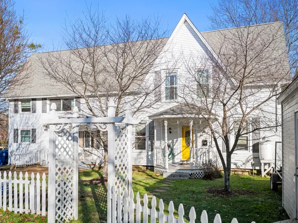 104 Center Ct, Berea, KY 40403