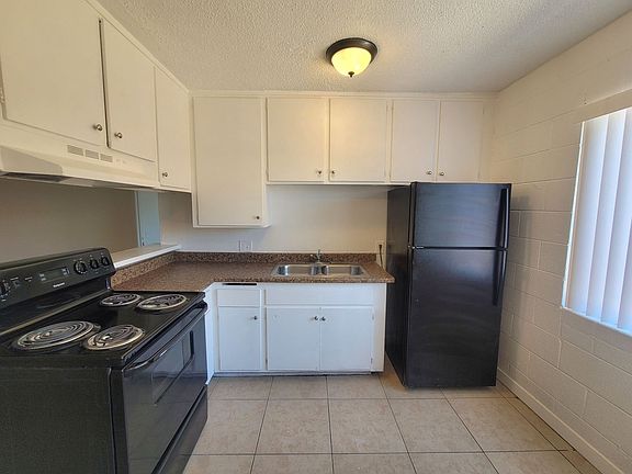 4th image of 3821 Royal Crest St APT 4