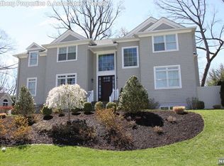 32 Lylewood Dr, Tenafly, NJ 07670