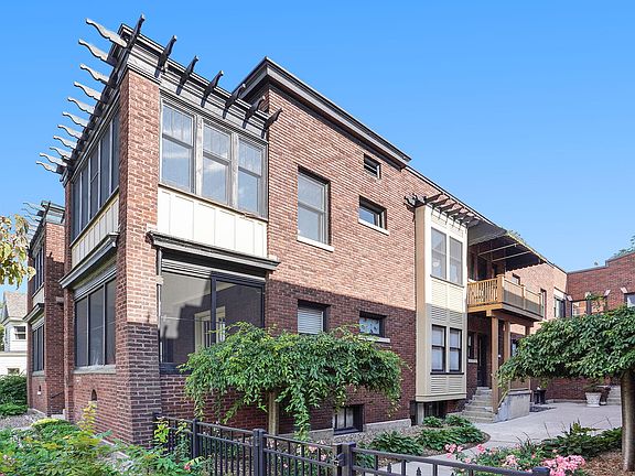 2nd image of 514 Lyon St NE APT 2