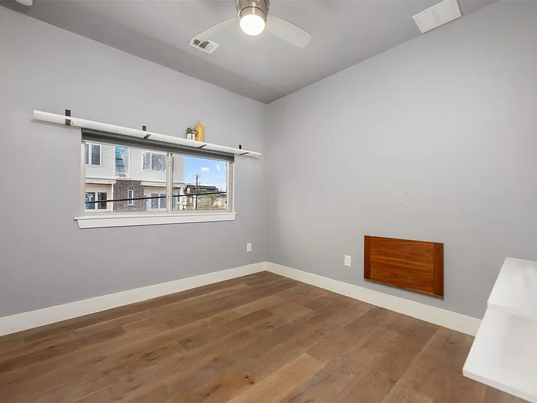 1310 Cedar Ave — Photo 22