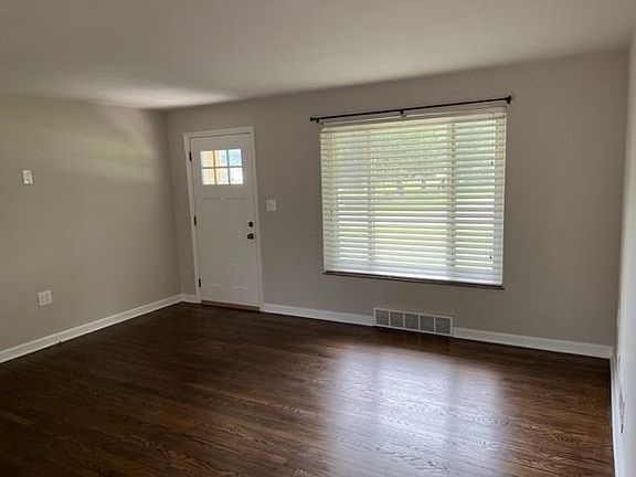 3rd image of 1000 Indianwood Dr