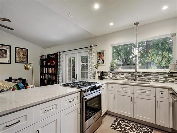 So much counter space!