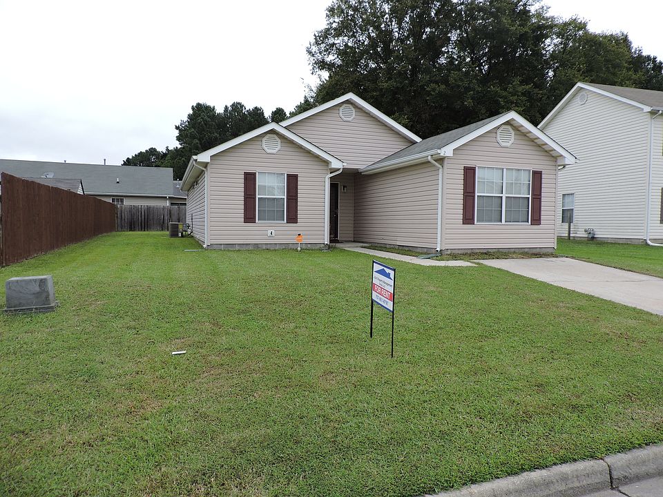 1st image of 220 Greenfield Cres