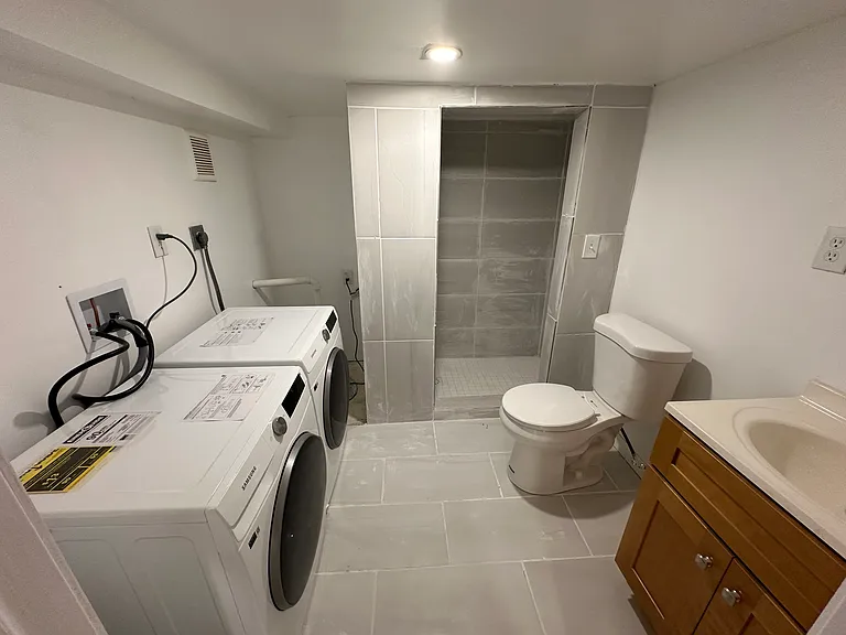 2240 Snyder Ave — Photo 9