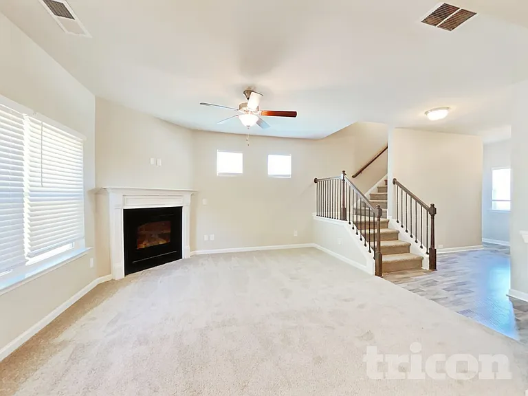 228 Arbor Dr — Photo 2