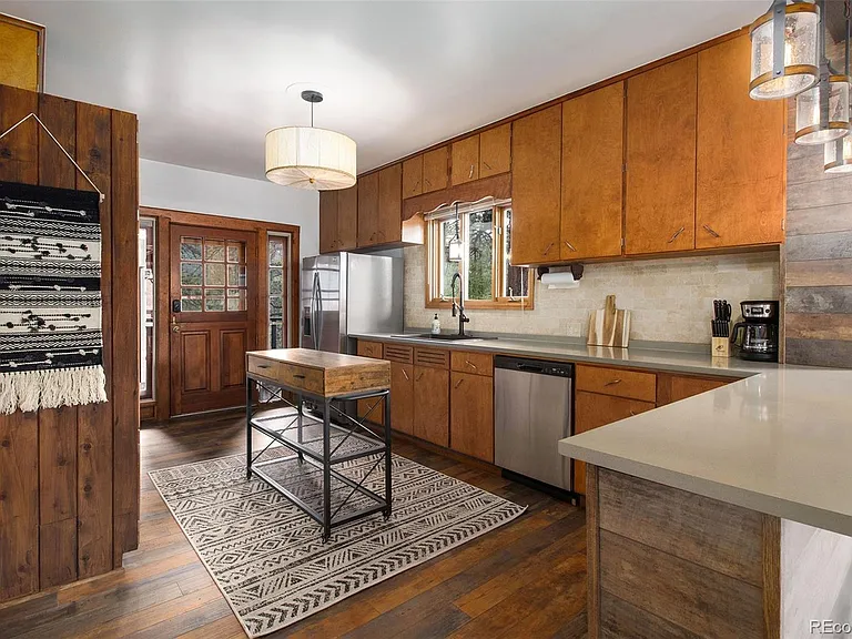 28433 Kinnikinnick Rd #UPPER — Photo 5