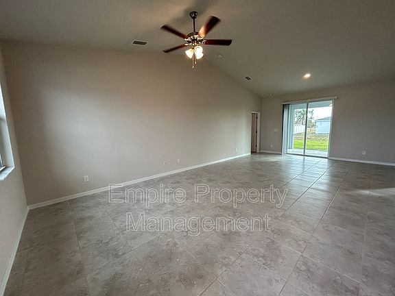 4th image of 4129 NE 8th Pl
