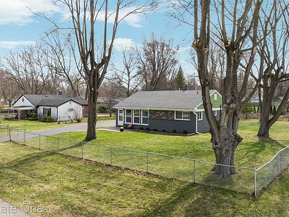 3rd image of 4913 Rioview Dr