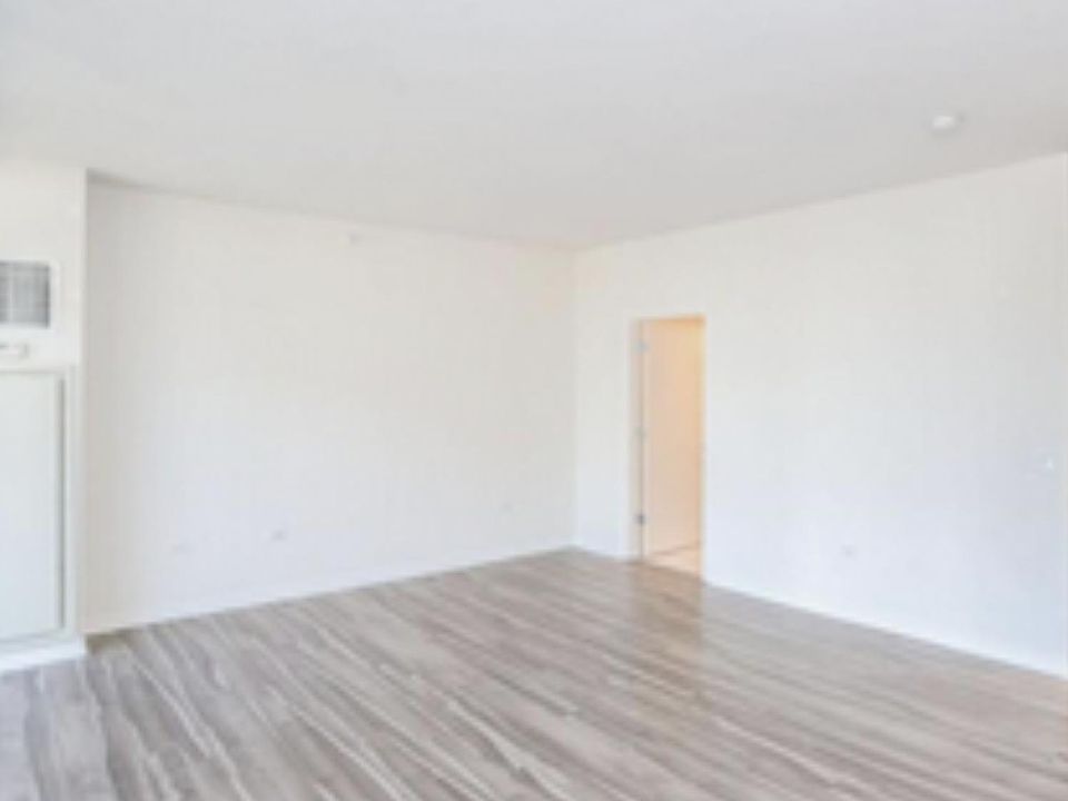 1st image of 815 N La Salle Dr #1203
