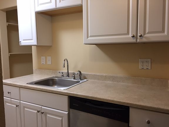 5th image of 1411 Knox Ct