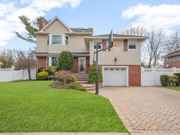 42 Audrey Road, Westbury, NY 11590