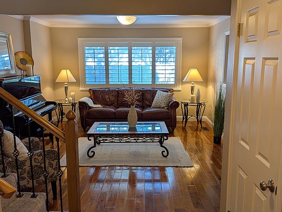 4th image of 1190 Regent Ct