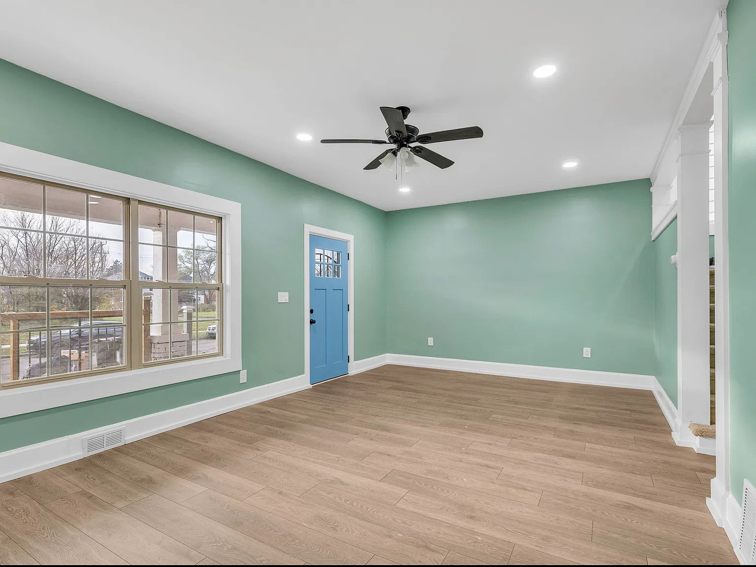 4676 Victoria Ave — Photo 3