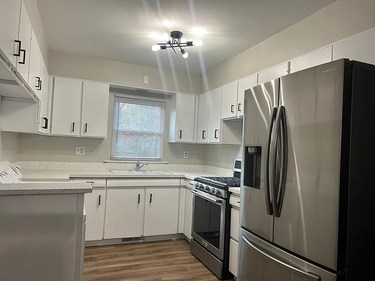 214 E Arrowhead St — Photo 15