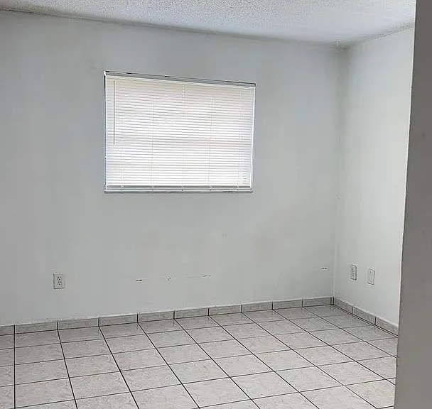 Westland Manor — Photo 18