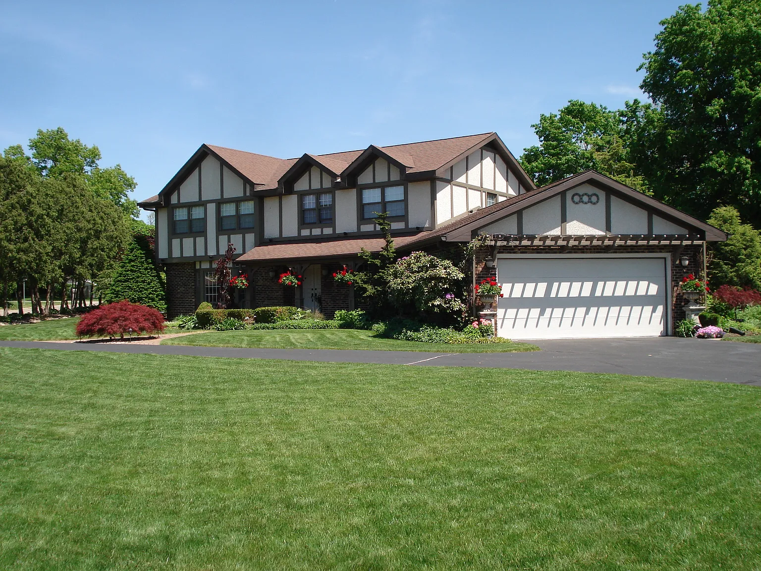 1123 S Lakeside Dr photo 1