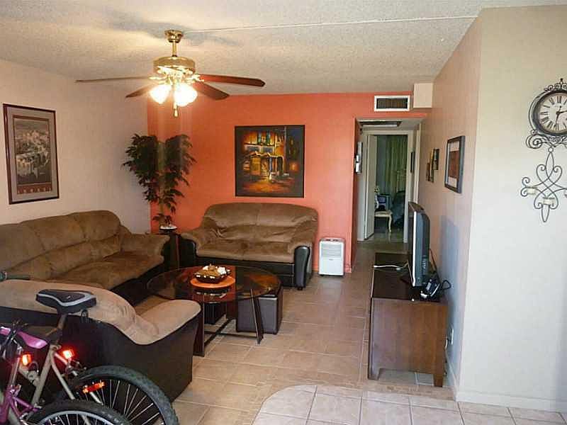 1st image of 313 Farnham P #313