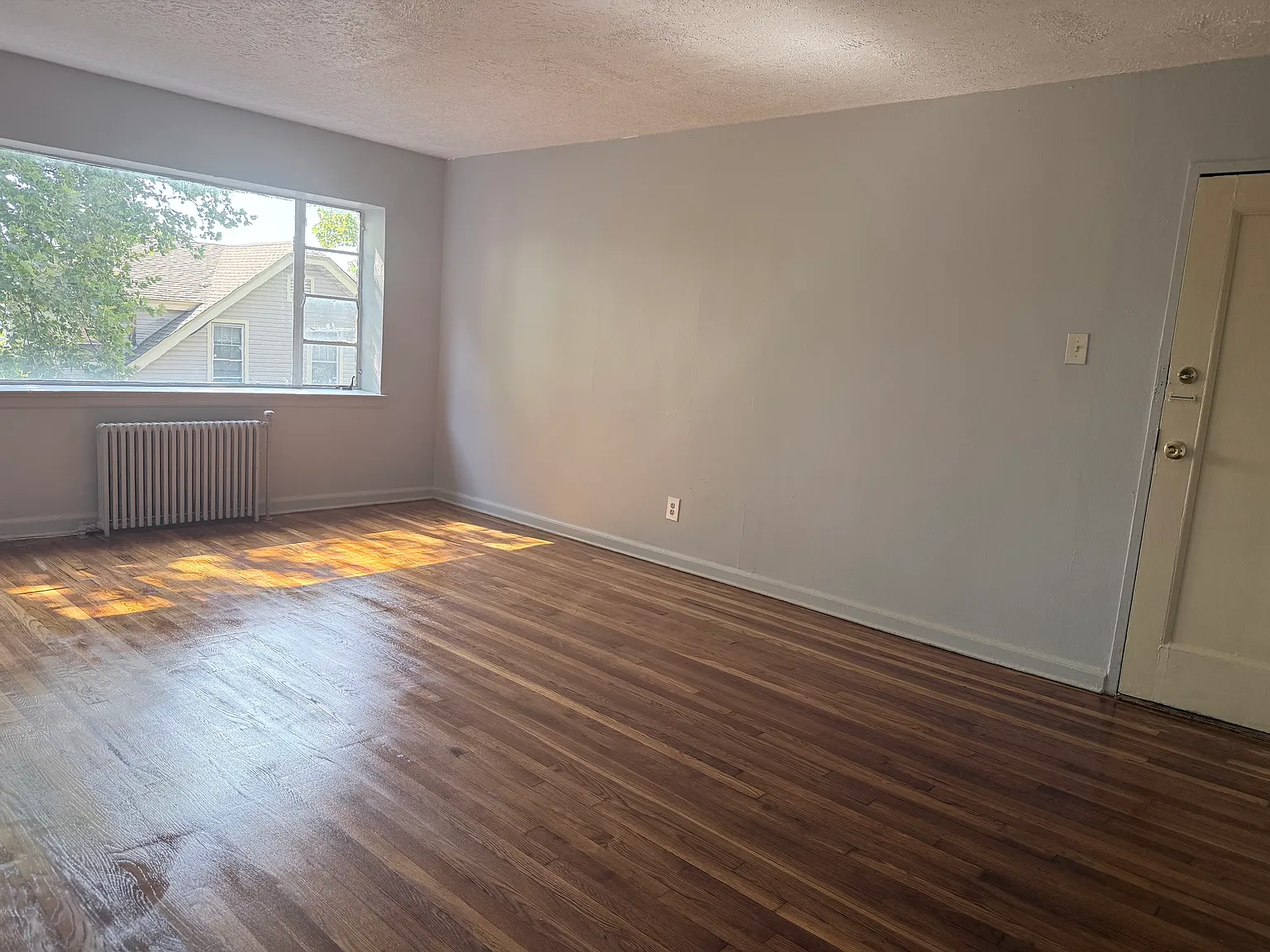 $1,595 - 1 bed 1 bath apartment Newark — Photo 2
