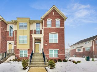 1208 Danforth Ct, Vernon Hills, IL 60061