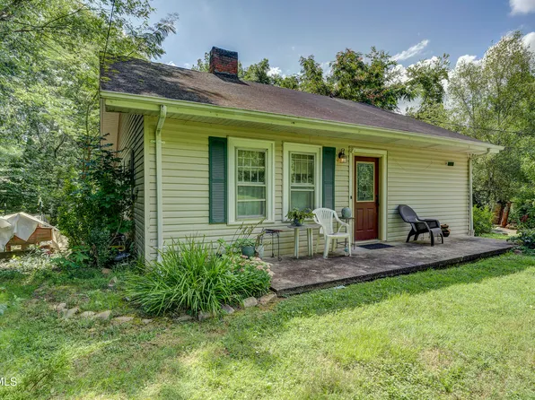 1186 Riverview Dr, Elizabethton, TN 37643