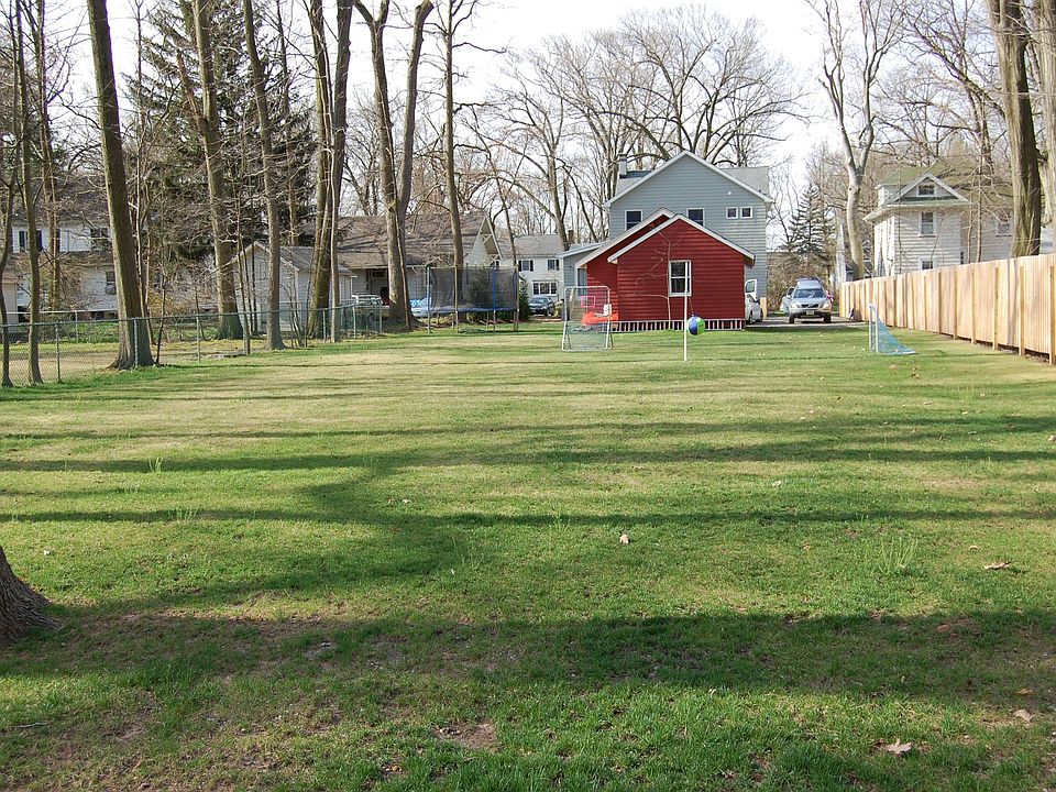 Huge Rear Yard!
