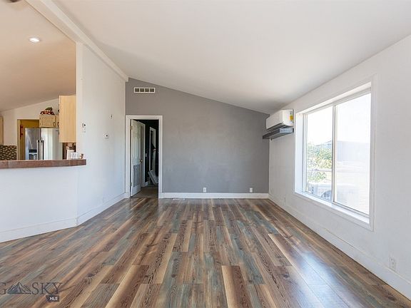5th image of 276 Blackhawk Ln