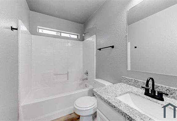 5th image of 2321 Terrace Dr APT D