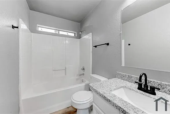 2321 Terrace Dr #D — Photo 4