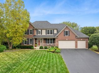 1390 Alexandra Blvd, Crystal Lake, IL 60014