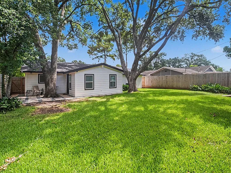 9323 Meadowbriar Ln — Photo 36
