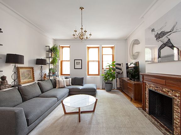 3rd image of 37 W 95th St #Dpx2