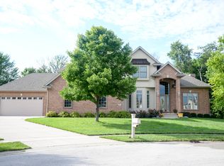 101 Northwoods Ct, Chatham, IL 62629