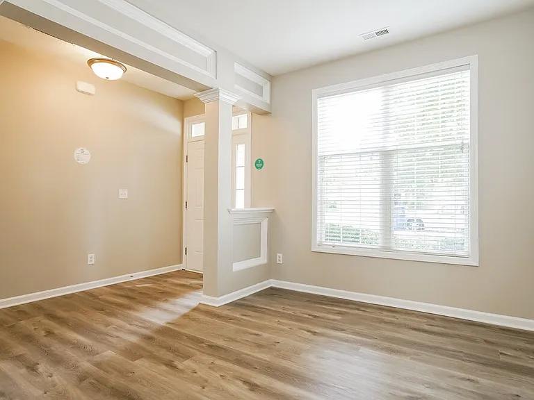 8115 Willowglen Dr — Photo 7
